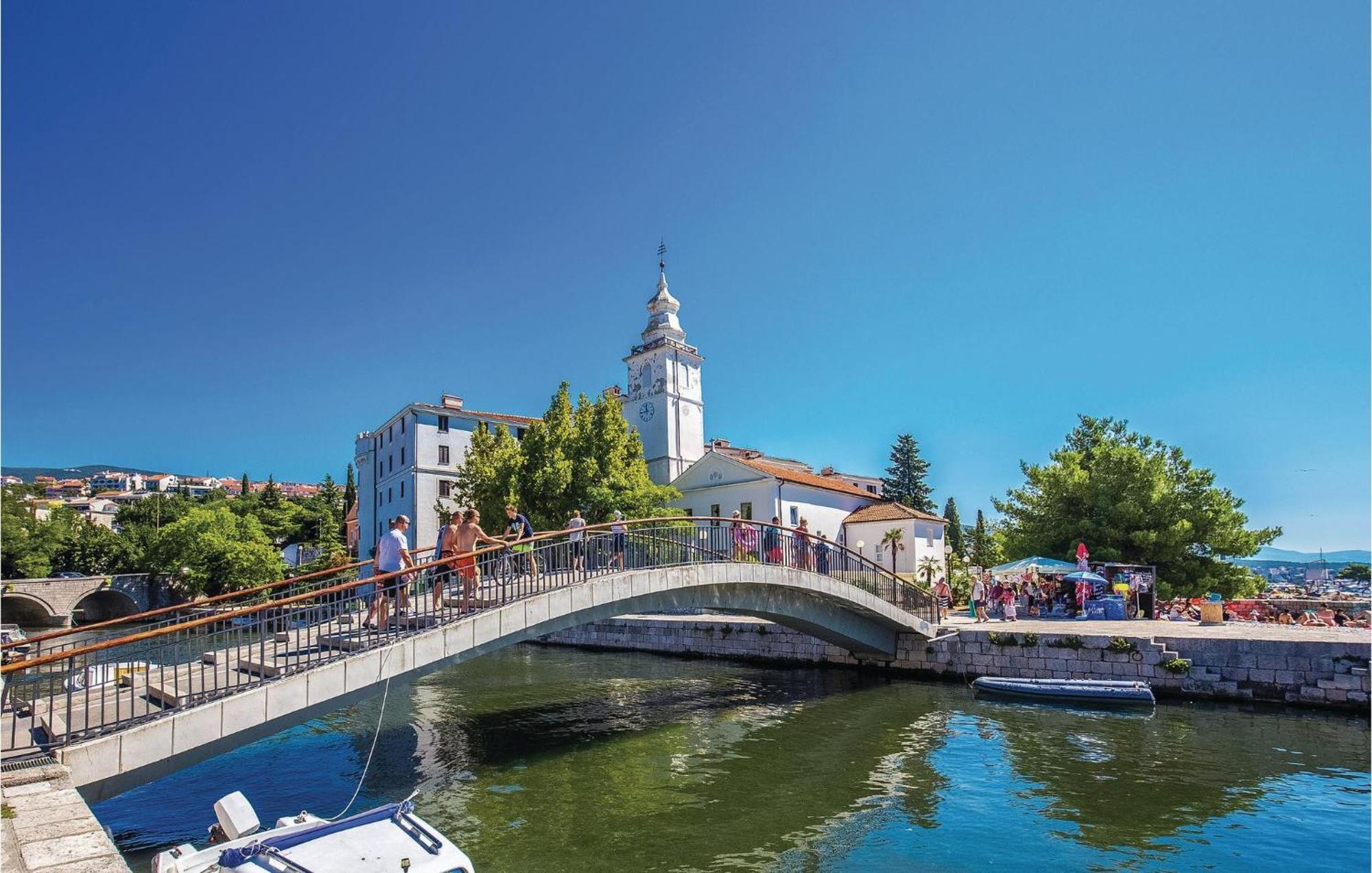 2 Bedroom Lovely Apartment In Crikvenica Exterior foto