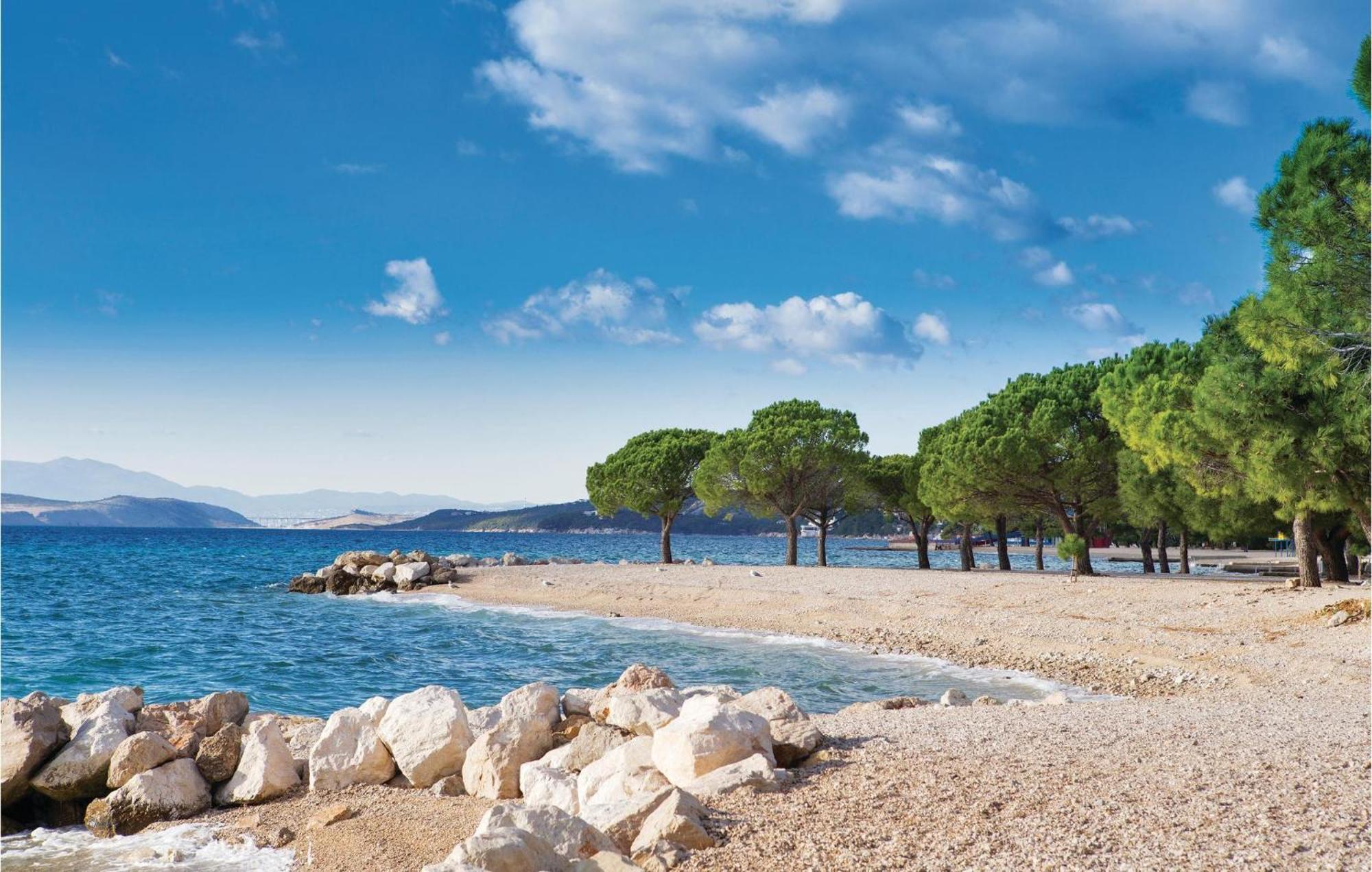 2 Bedroom Lovely Apartment In Crikvenica Exterior foto