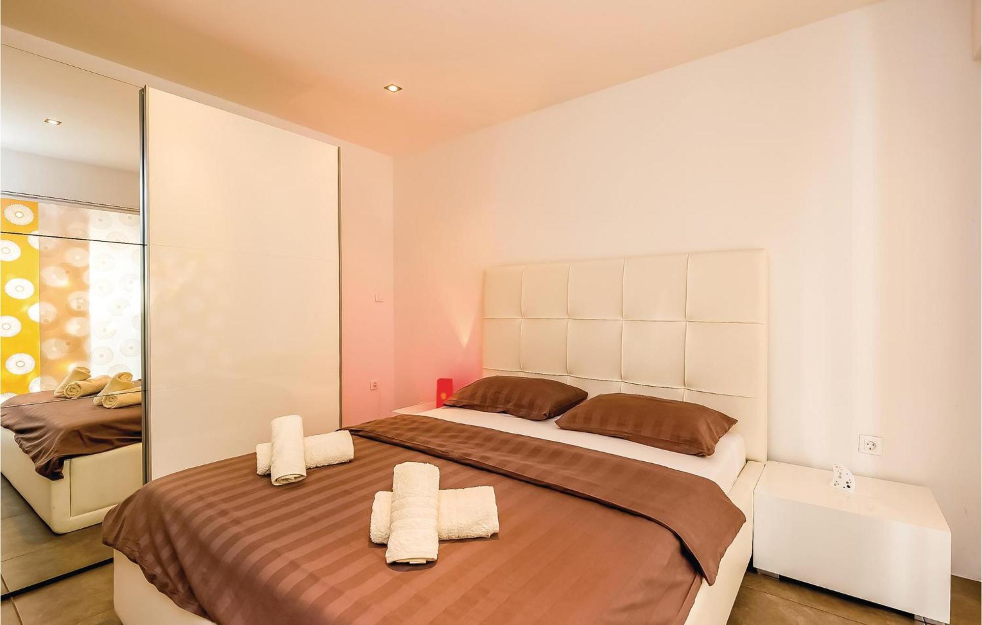 2 Bedroom Lovely Apartment In Crikvenica Exterior foto