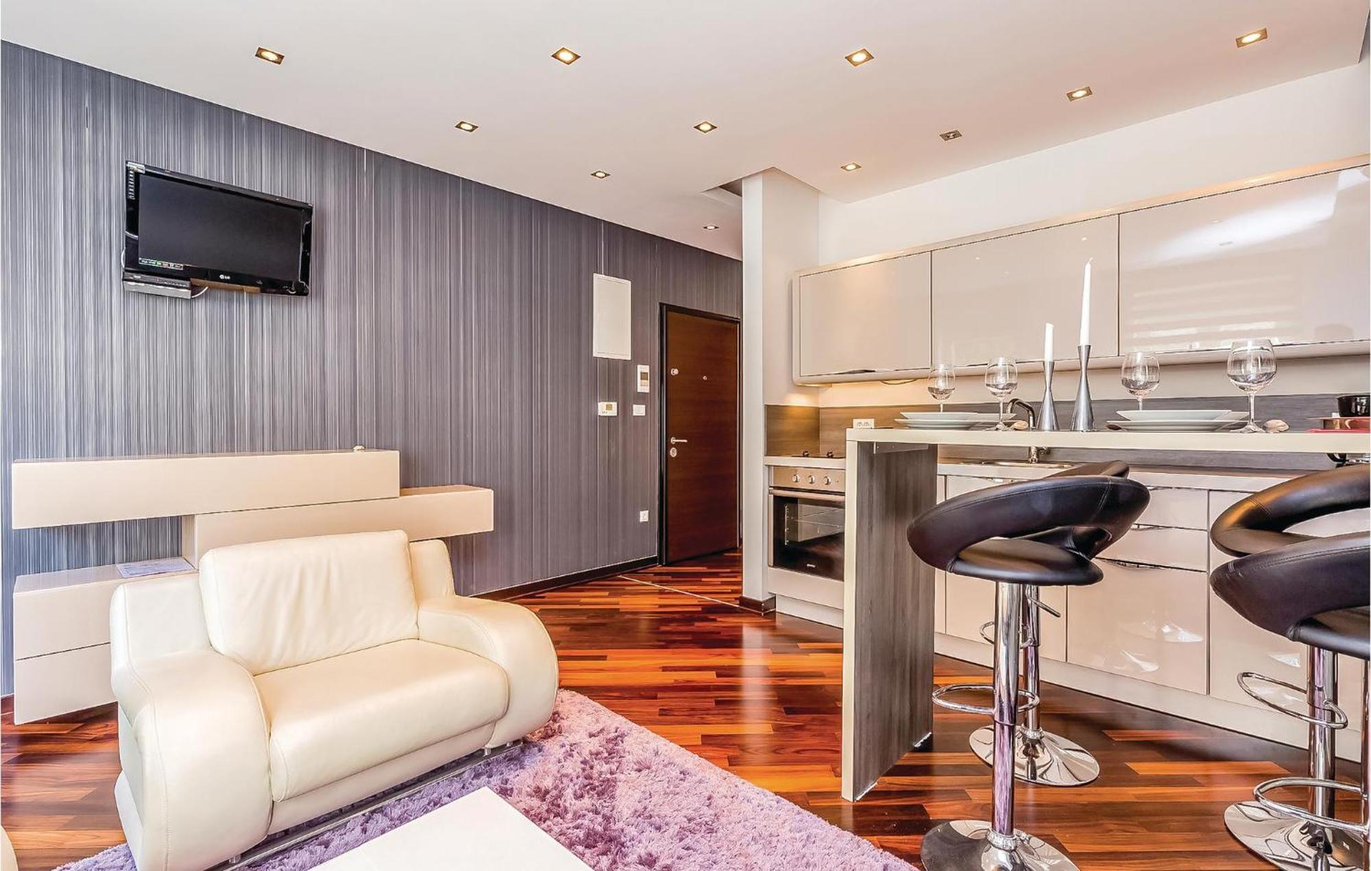 2 Bedroom Lovely Apartment In Crikvenica Exterior foto