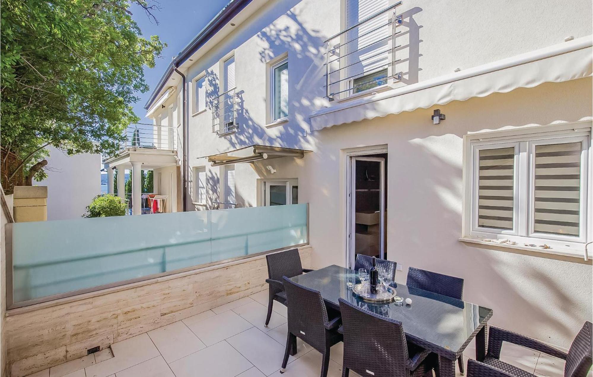 2 Bedroom Lovely Apartment In Crikvenica Exterior foto