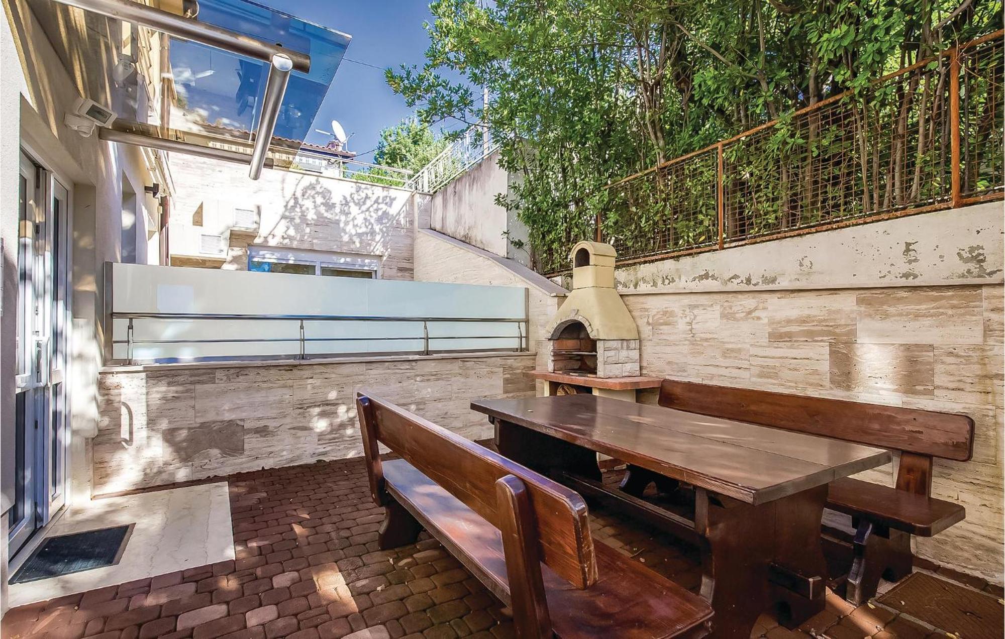 2 Bedroom Lovely Apartment In Crikvenica Exterior foto