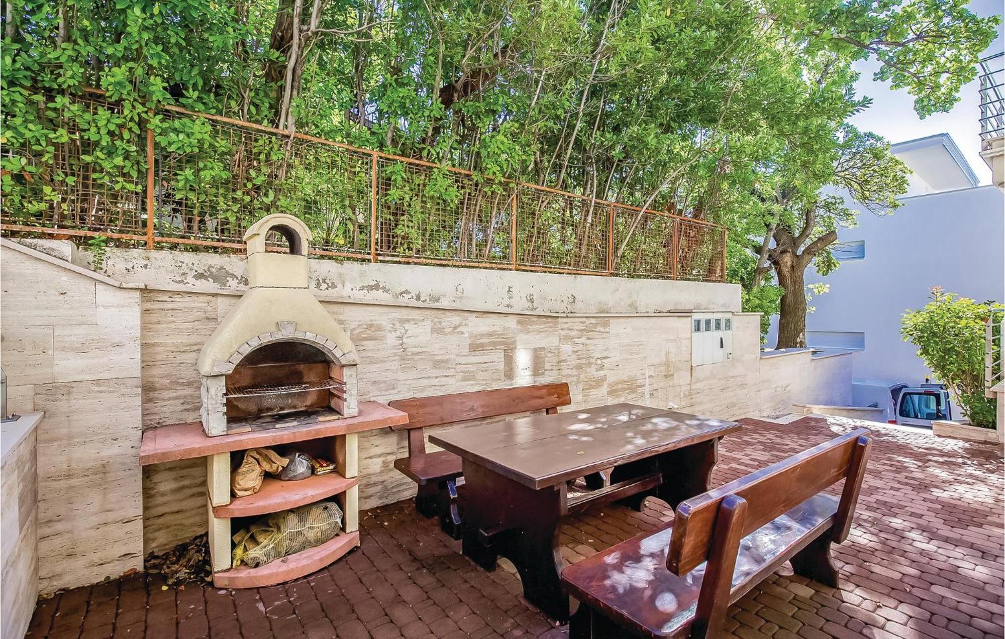 2 Bedroom Lovely Apartment In Crikvenica Exterior foto