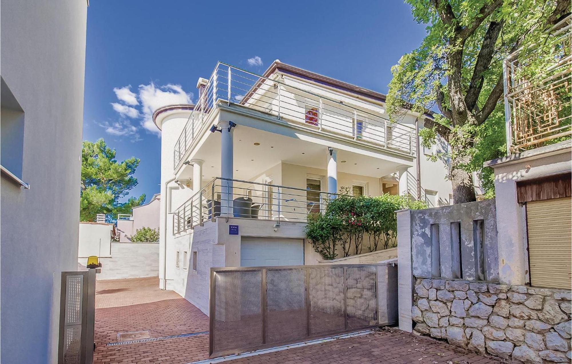 2 Bedroom Lovely Apartment In Crikvenica Exterior foto