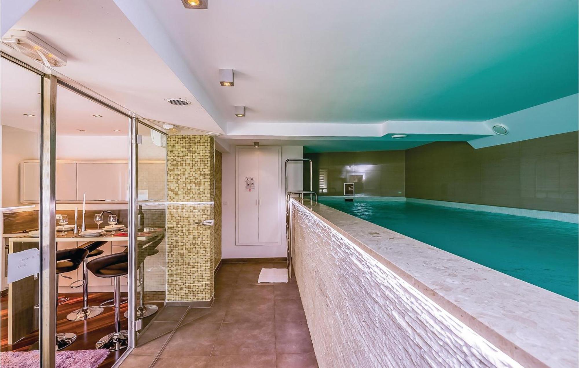 2 Bedroom Lovely Apartment In Crikvenica Exterior foto