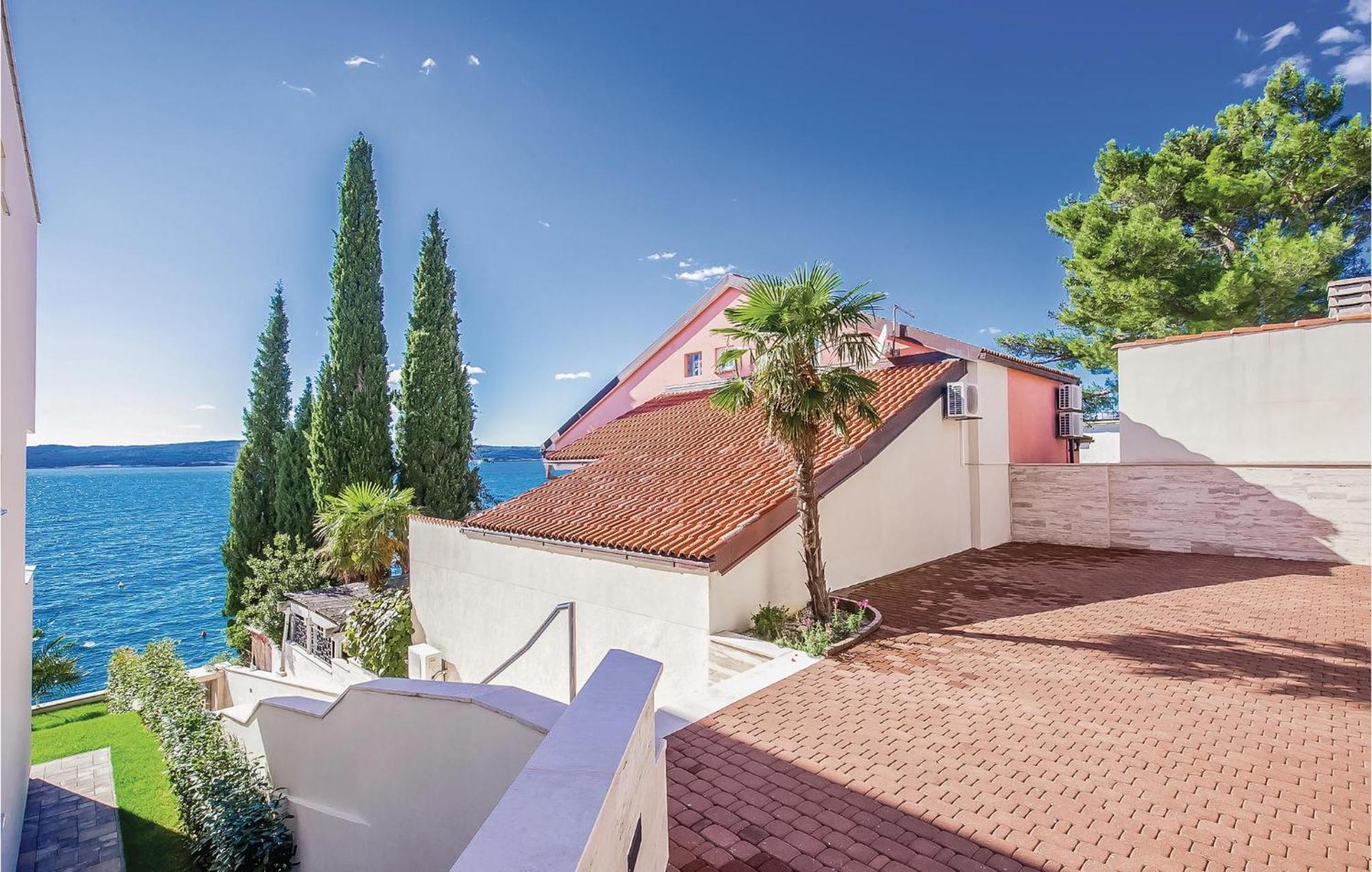 2 Bedroom Lovely Apartment In Crikvenica Exterior foto