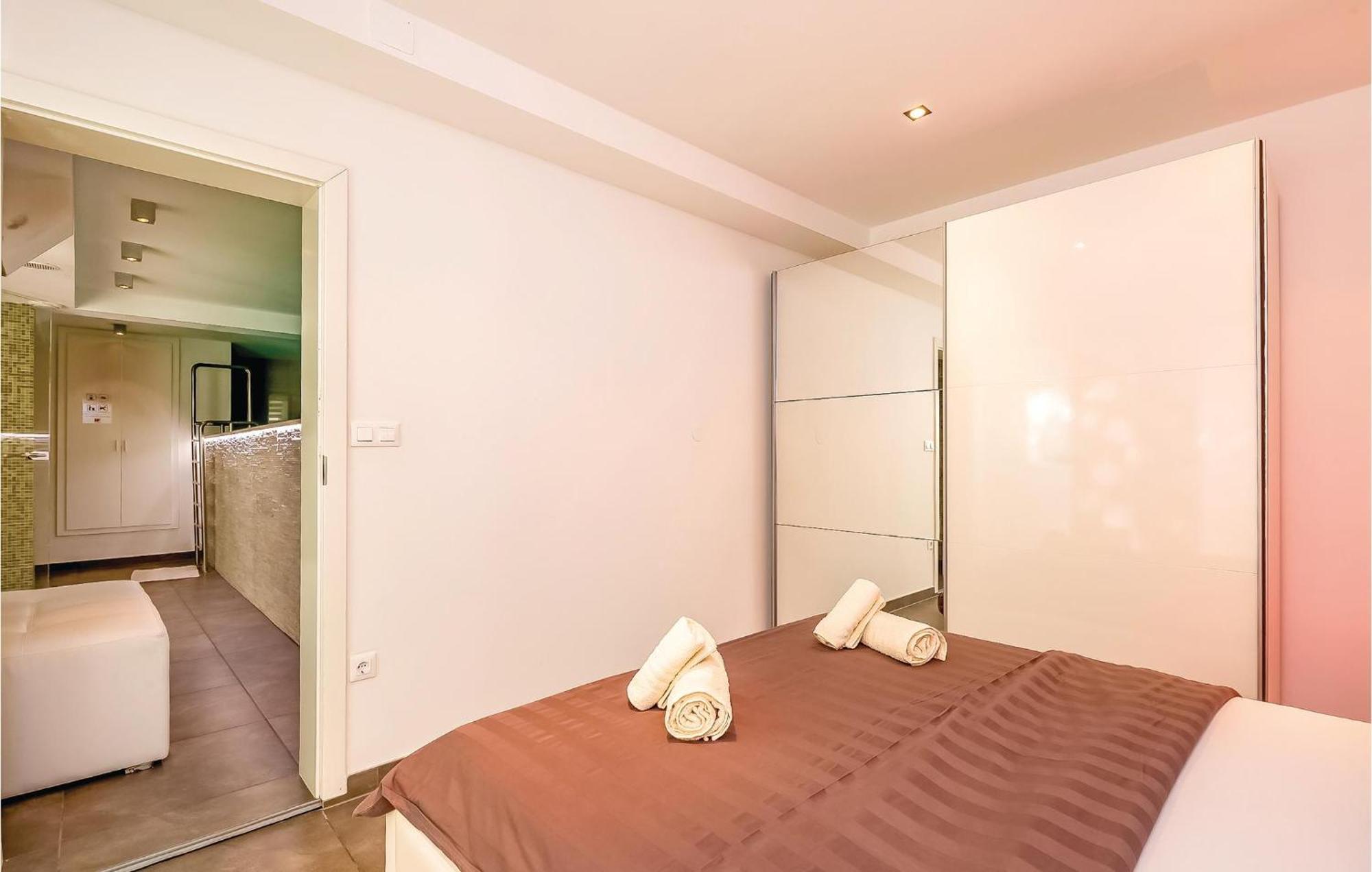 2 Bedroom Lovely Apartment In Crikvenica Exterior foto